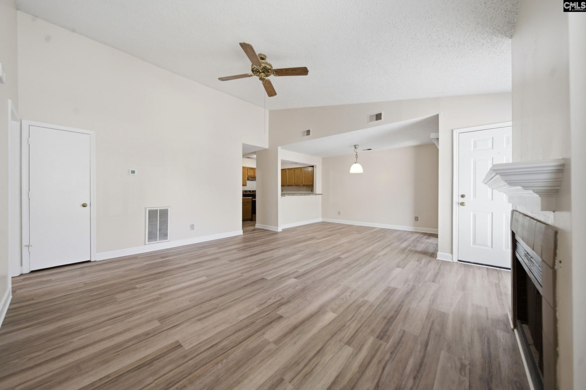 448 Deerwood Street Photo 7