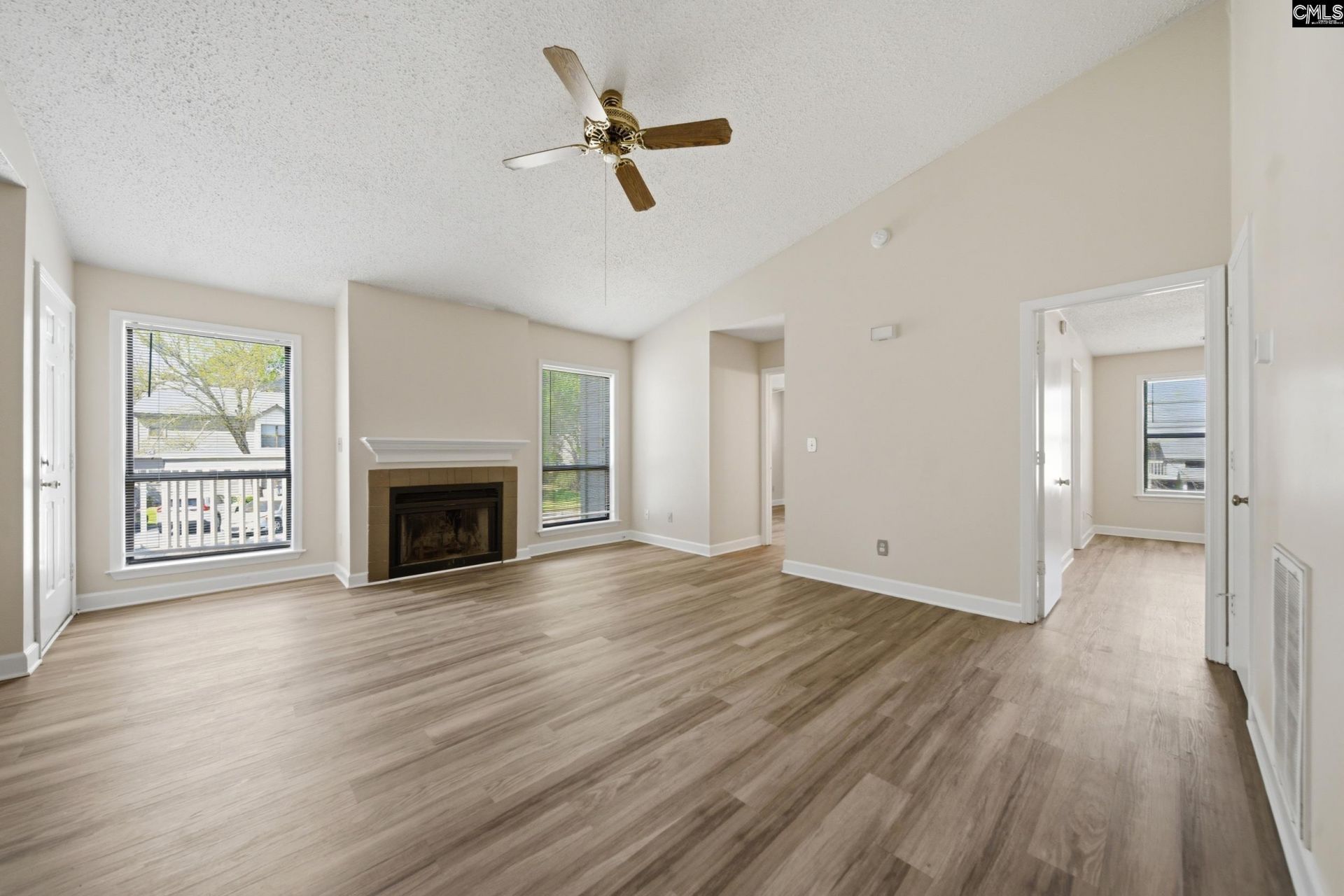 448 Deerwood Street Photo 8