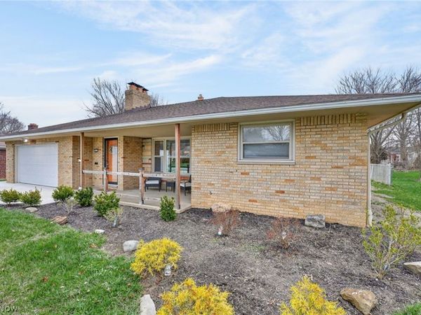 4527 W Ranchview Avenue , North Olmsted, OH 44070