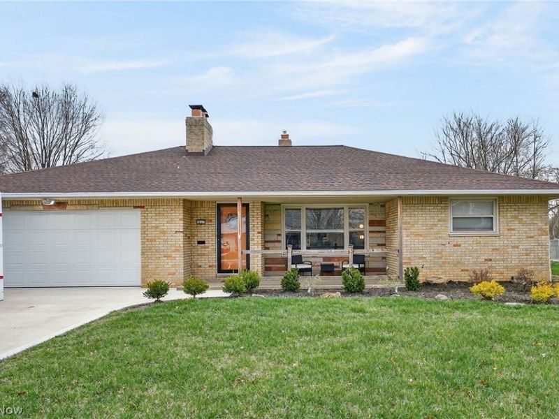 4527 W Ranchview Avenue, North Olmsted, OH 44070 Photo 2