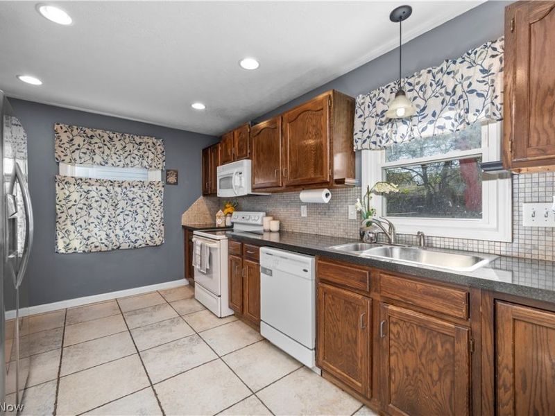 6017 Hodgman Drive, Parma Heights, OH 44130 Photo 3