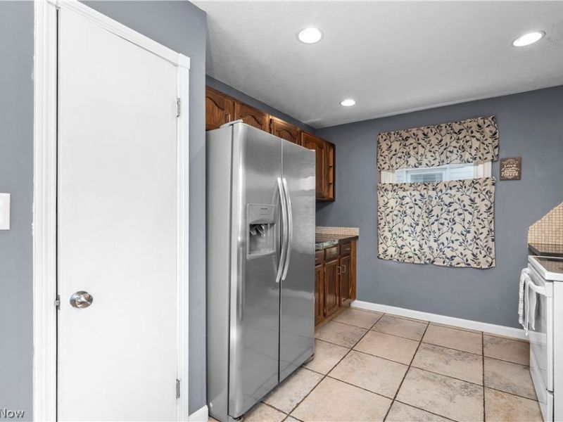 6017 Hodgman Drive, Parma Heights, OH 44130 Photo 4