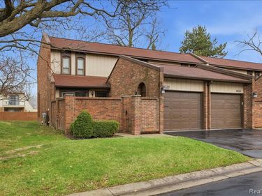 1097 Kirts Blvd, Troy, MI 48084