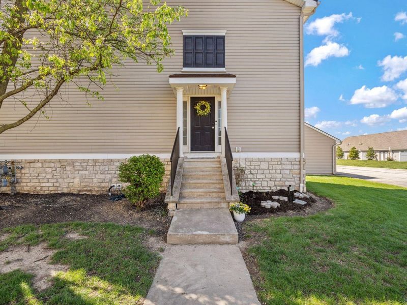 6530 Crab Apple Drive , Unit B, Canal Winchester, OH 43110 Photo 2