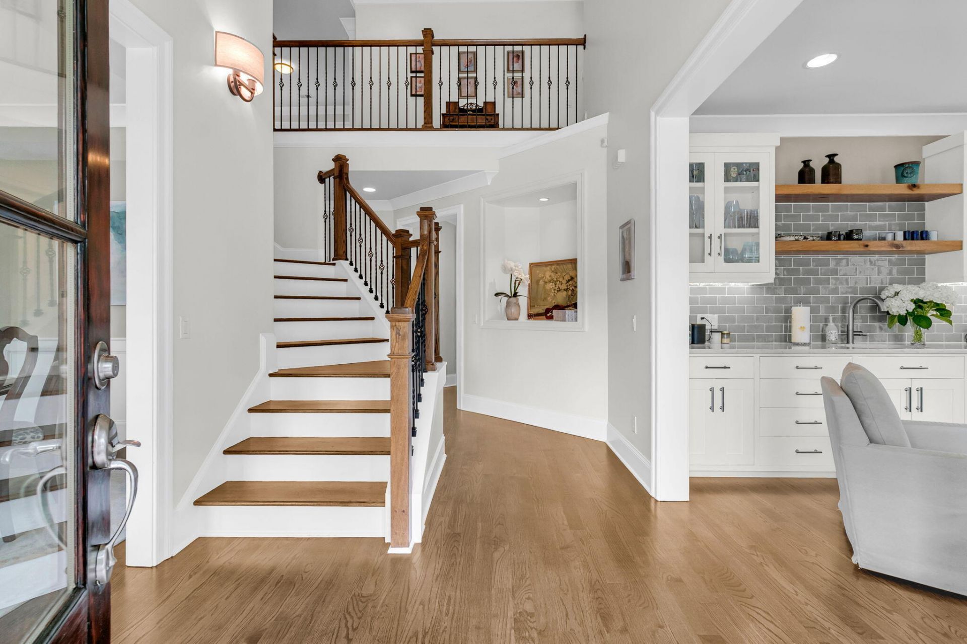 1563 Capel Street Photo 14