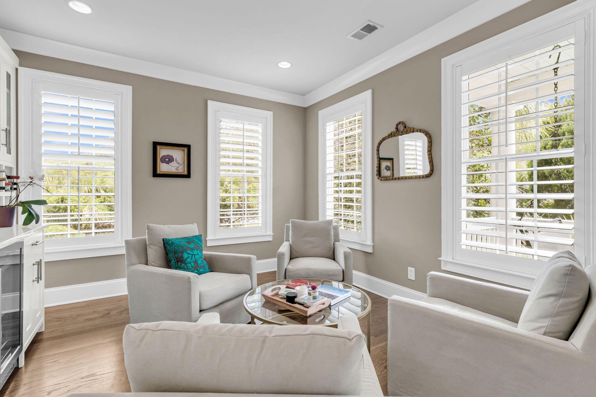 1563 Capel Street Photo 16