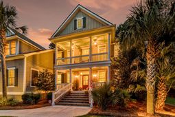 1563 Capel Street photo 4