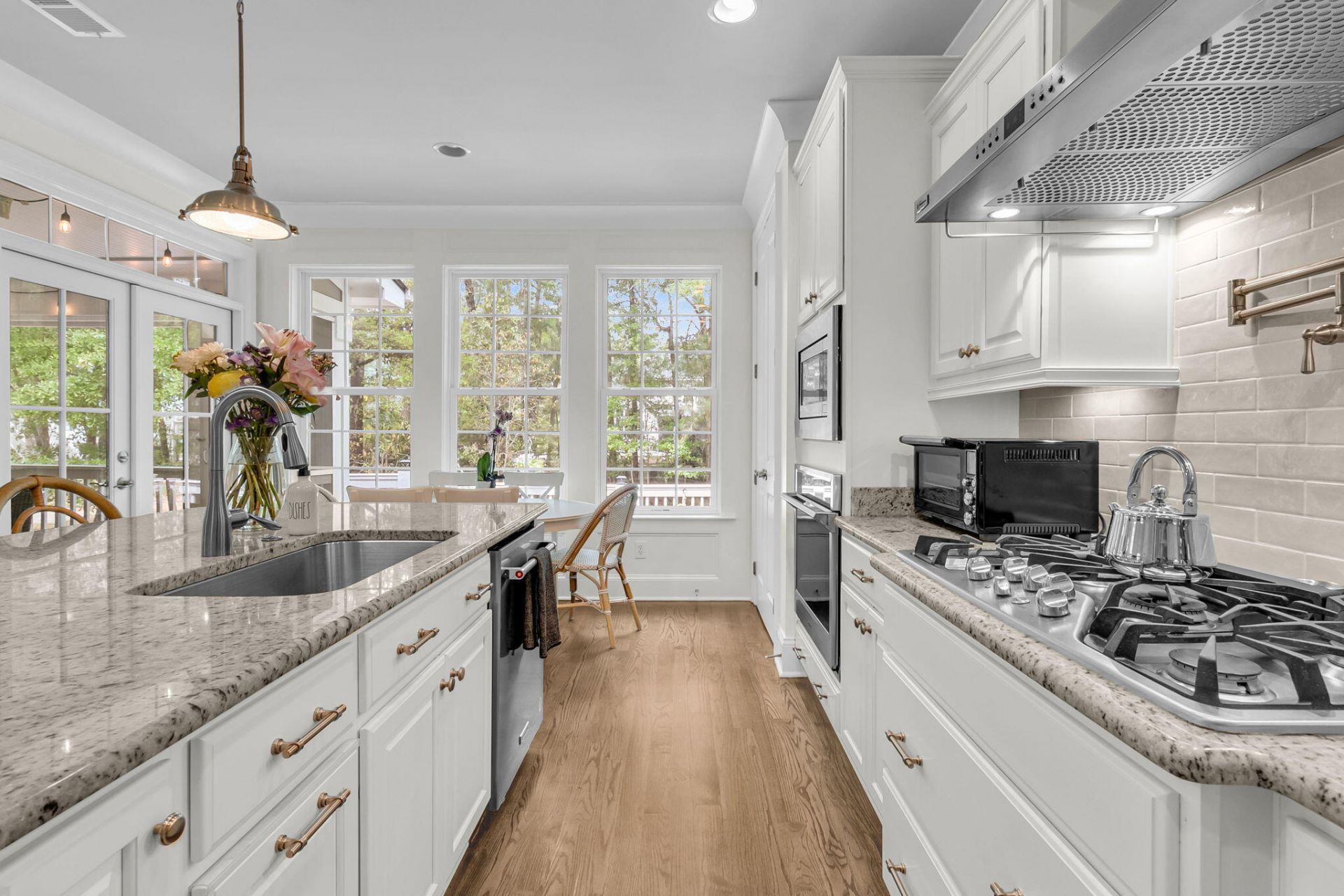 1563 Capel Street Photo 21