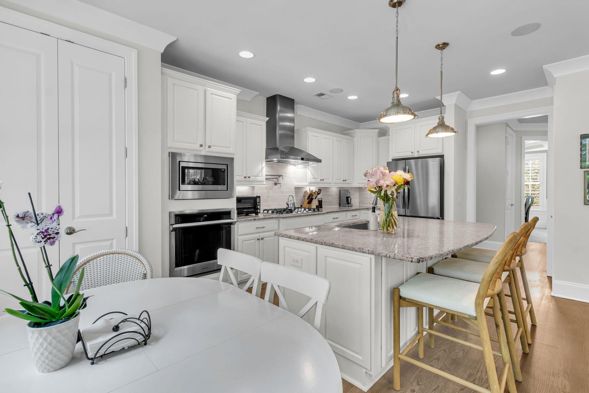 1563 Capel Street Photo 22