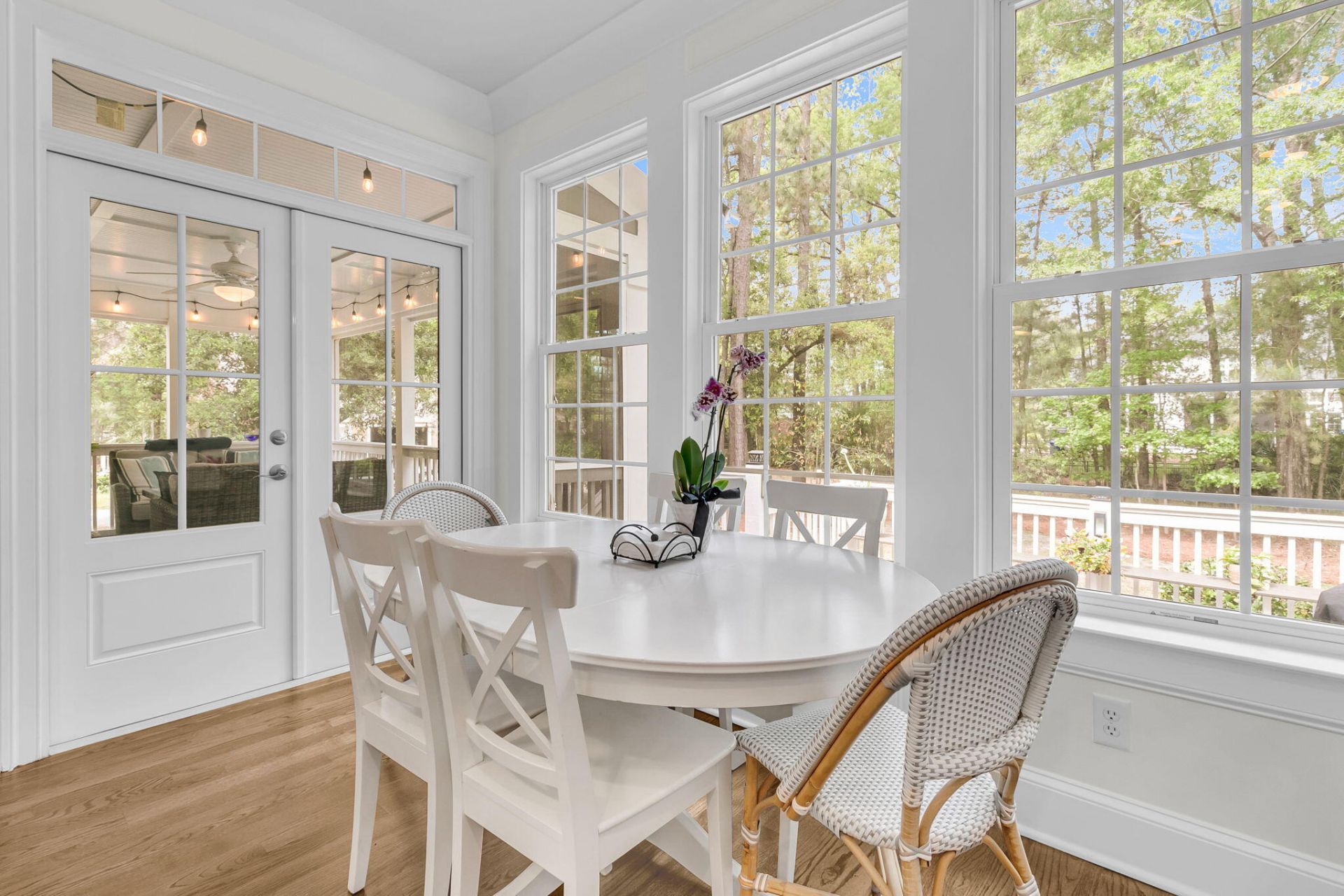 1563 Capel Street Photo 24