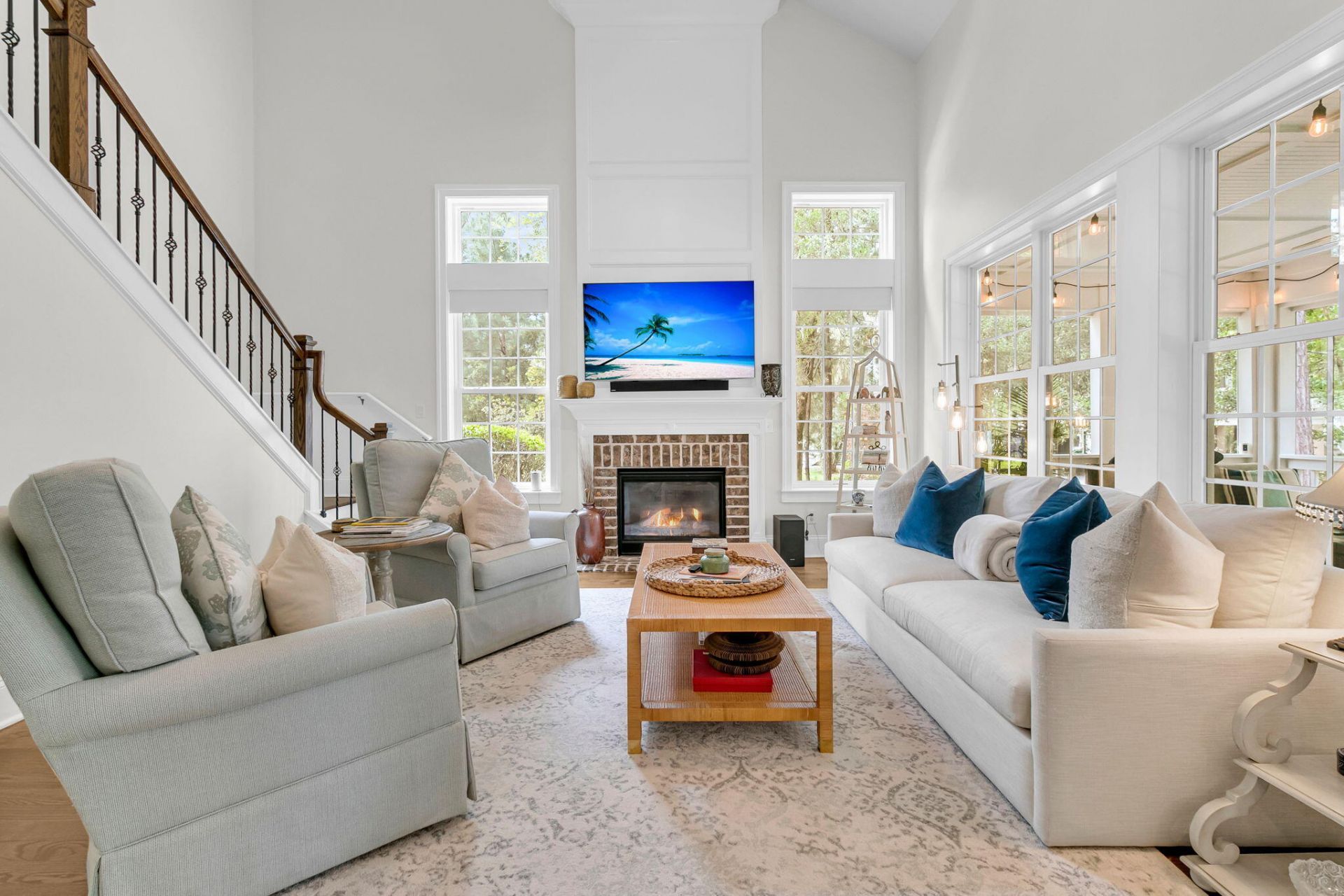 1563 Capel Street Photo 26