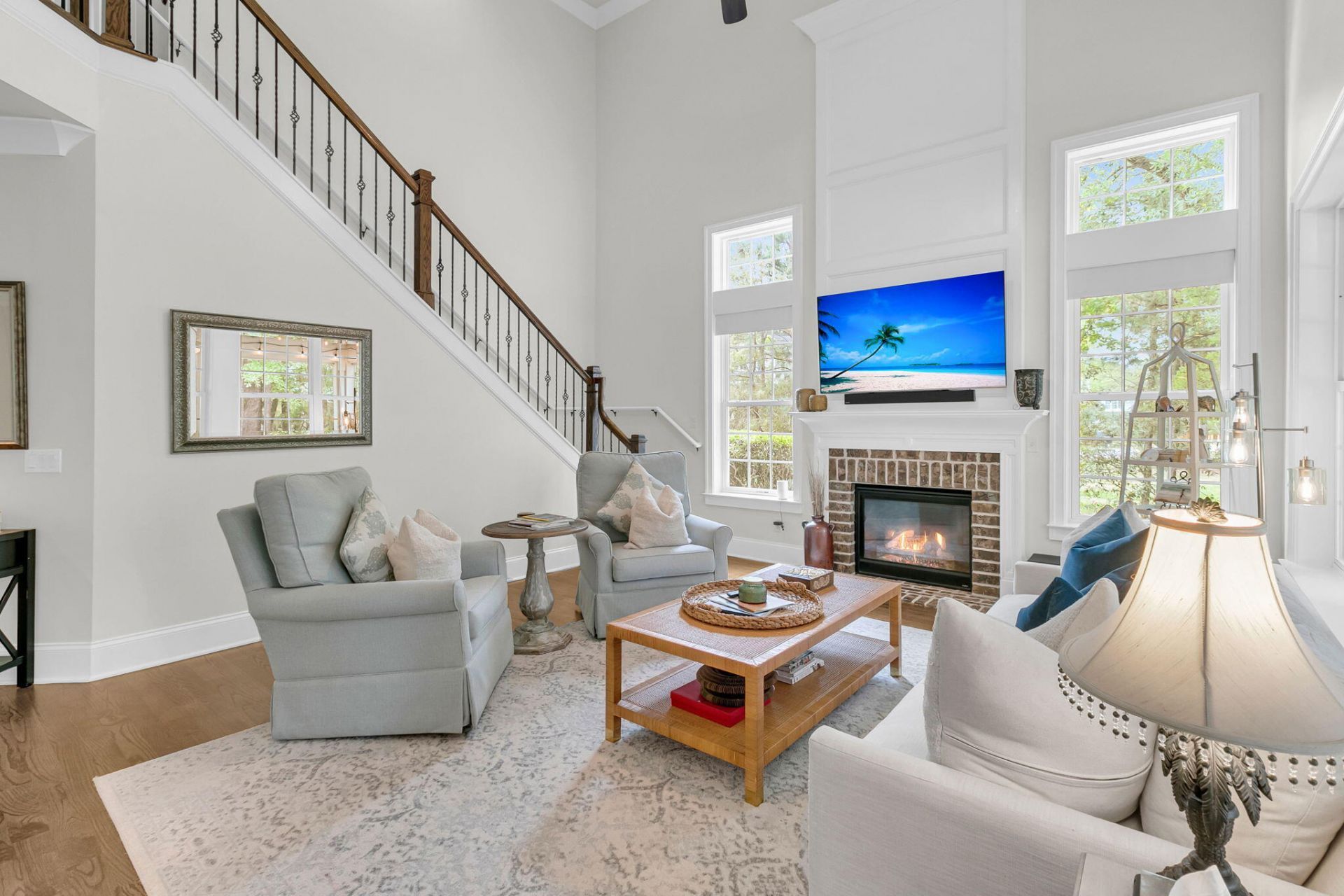 1563 Capel Street Photo 28