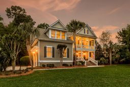 1563 Capel Street photo 4