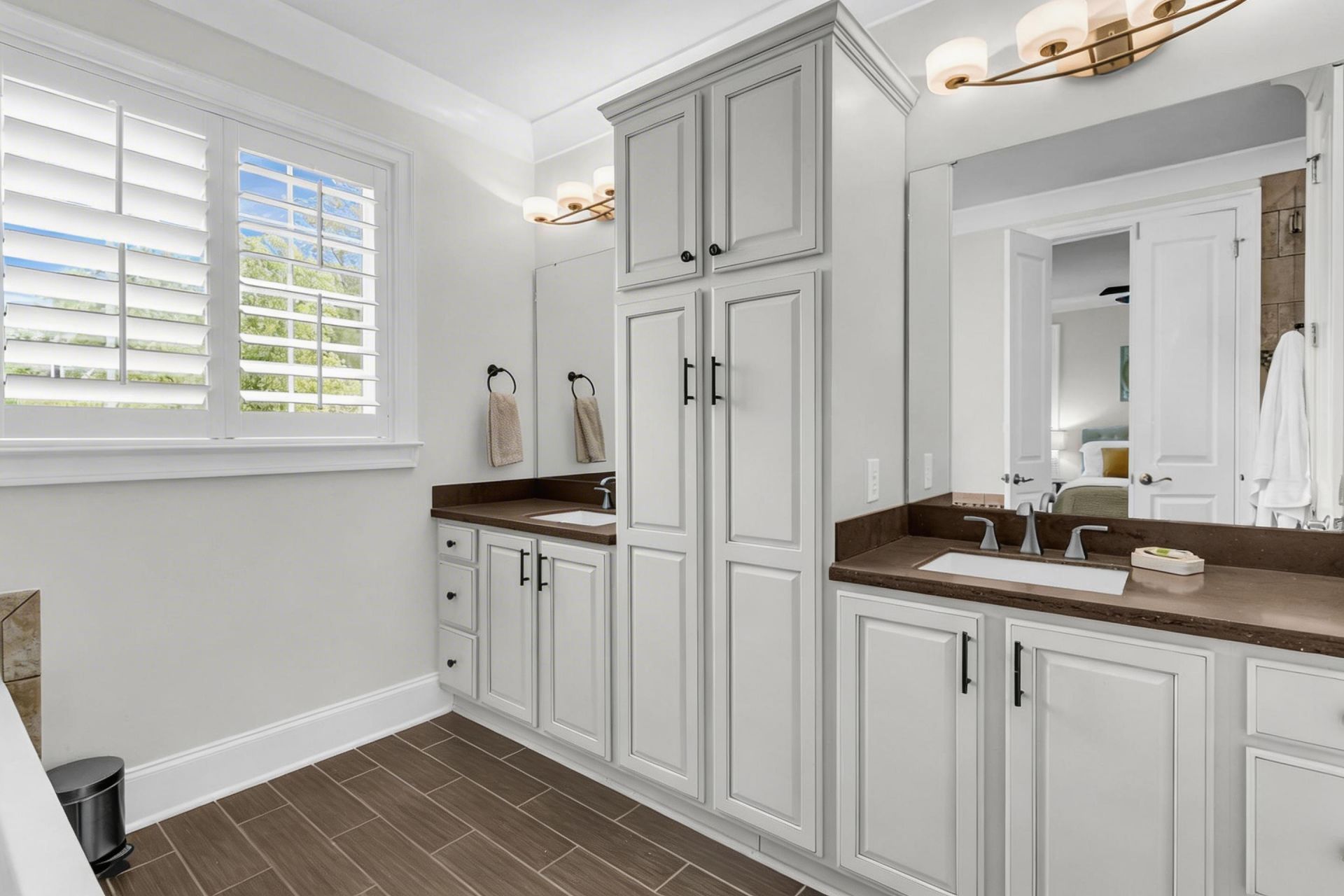 1563 Capel Street Photo 34