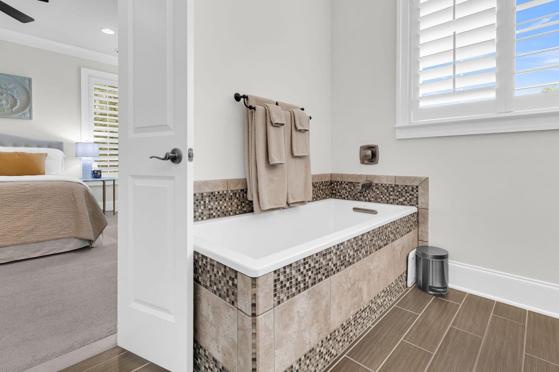 1563 Capel Street Photo 35