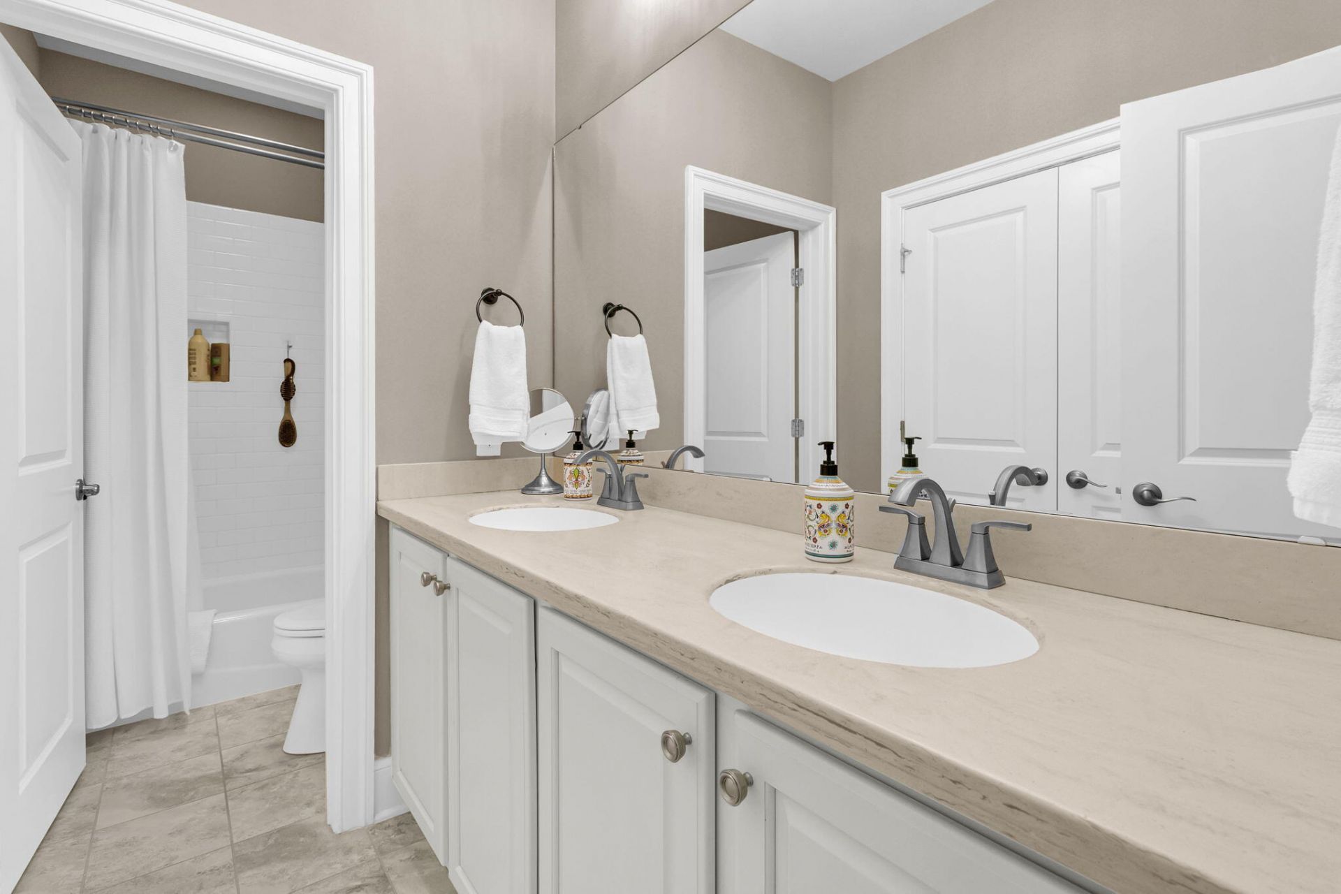 1563 Capel Street Photo 39