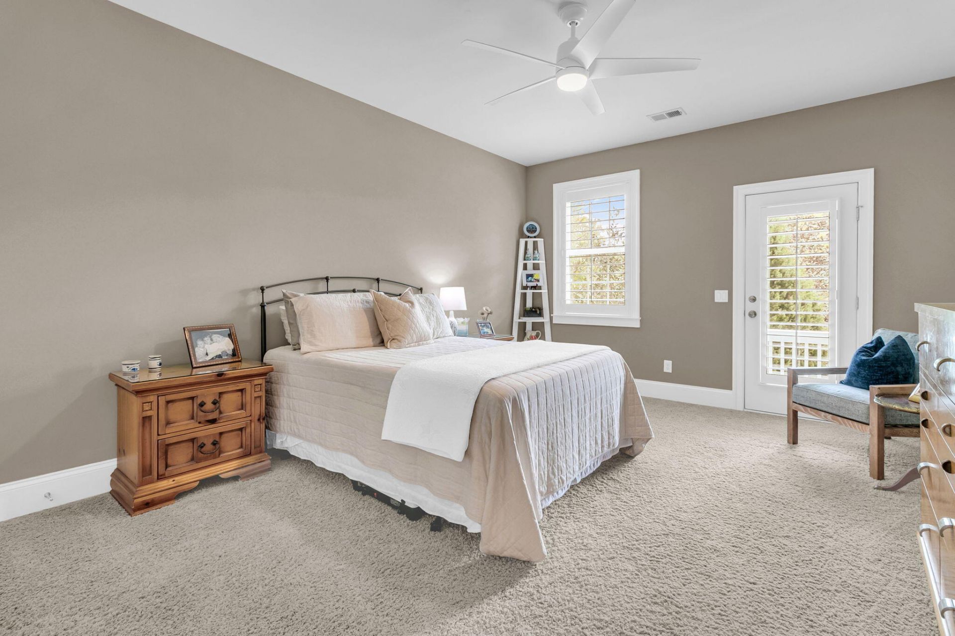 1563 Capel Street Photo 40