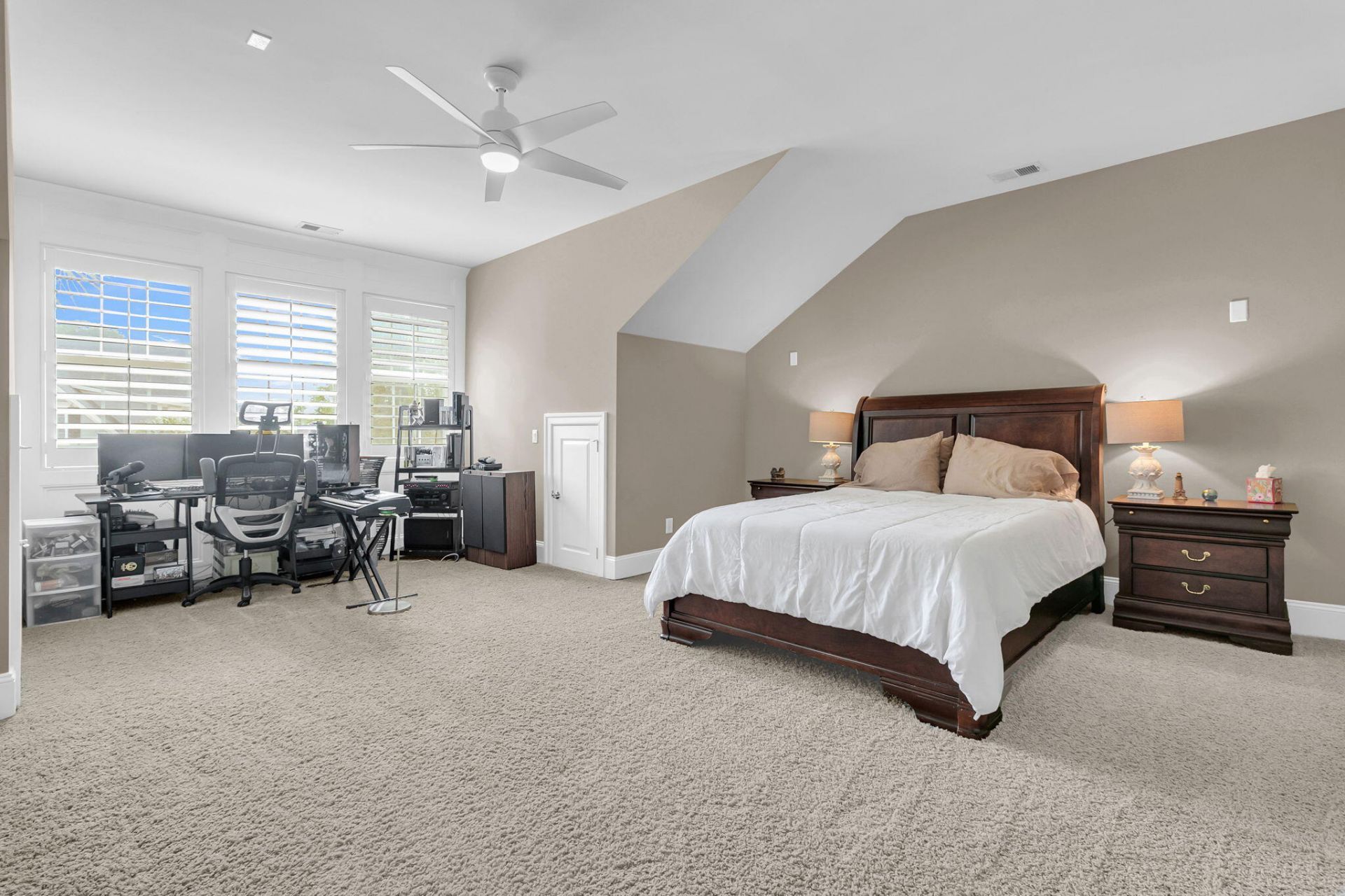 1563 Capel Street Photo 41