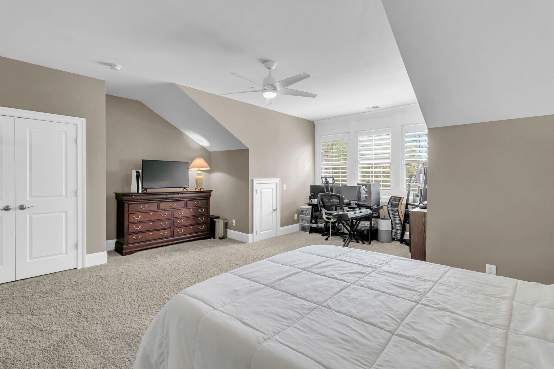 1563 Capel Street Photo 42