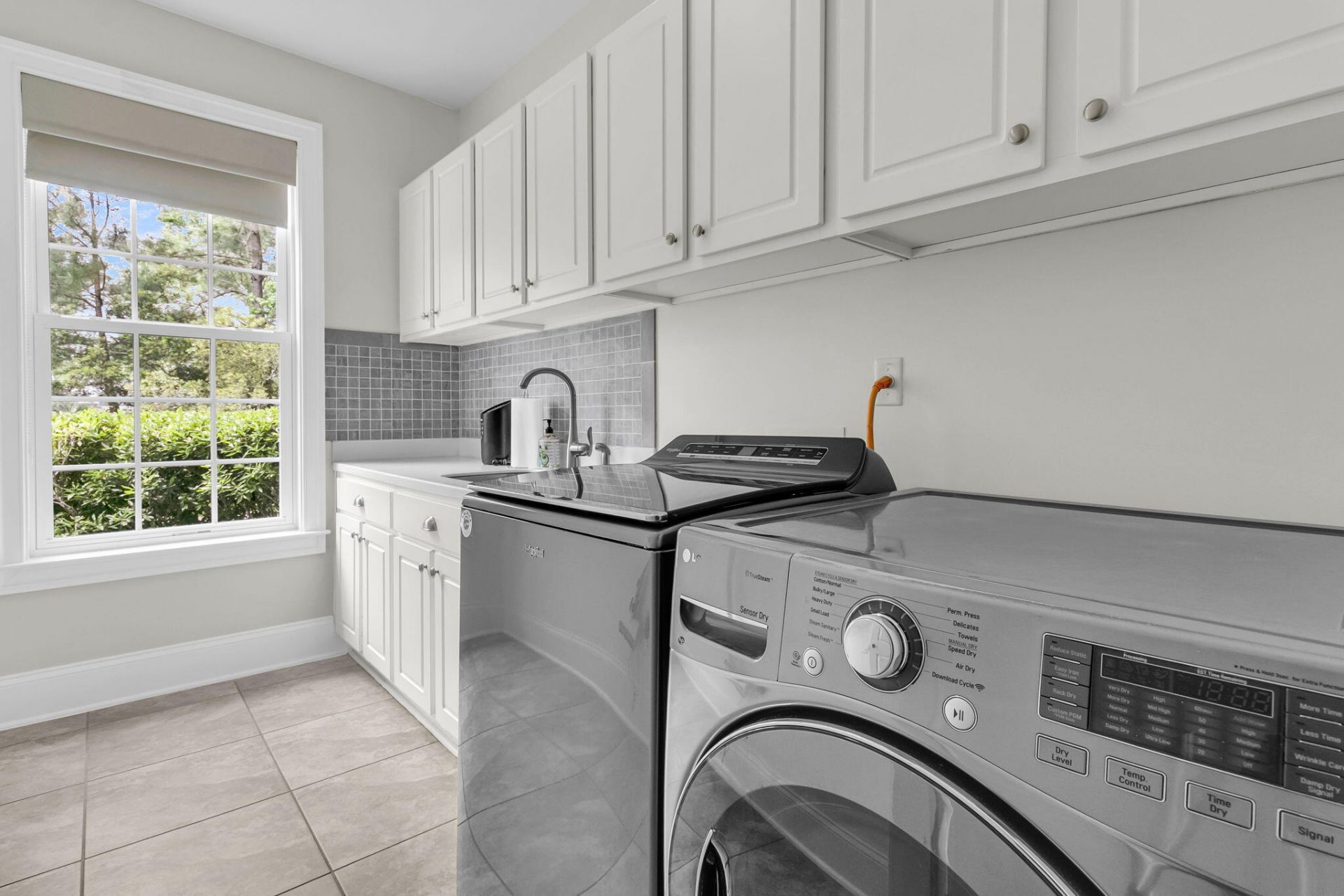 1563 Capel Street Photo 45