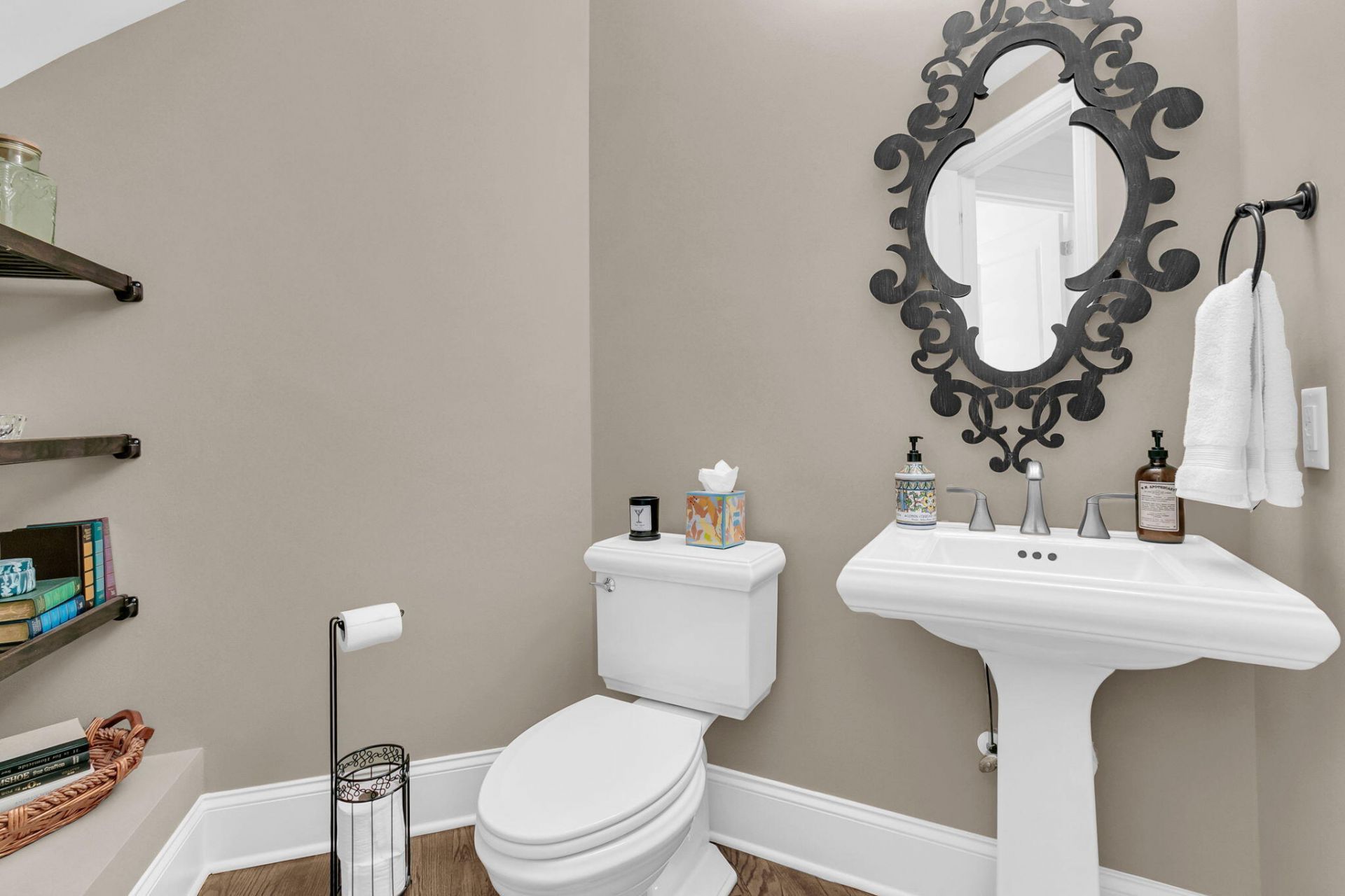 1563 Capel Street Photo 46