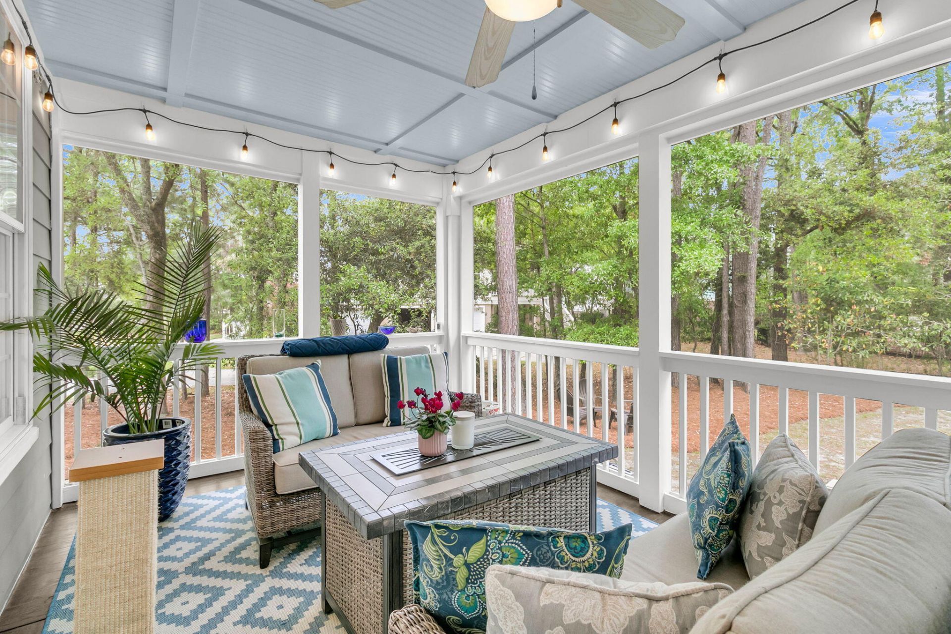 1563 Capel Street Photo 47