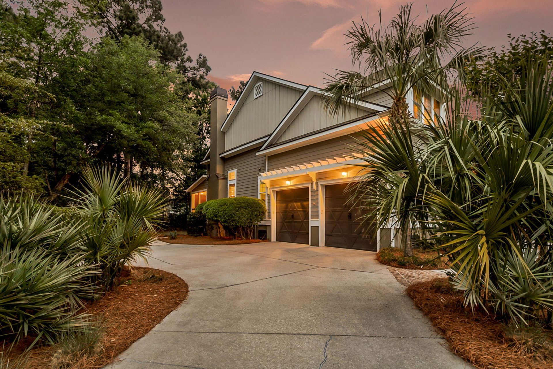 1563 Capel Street Photo 5