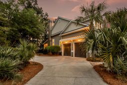 1563 Capel Street photo 4