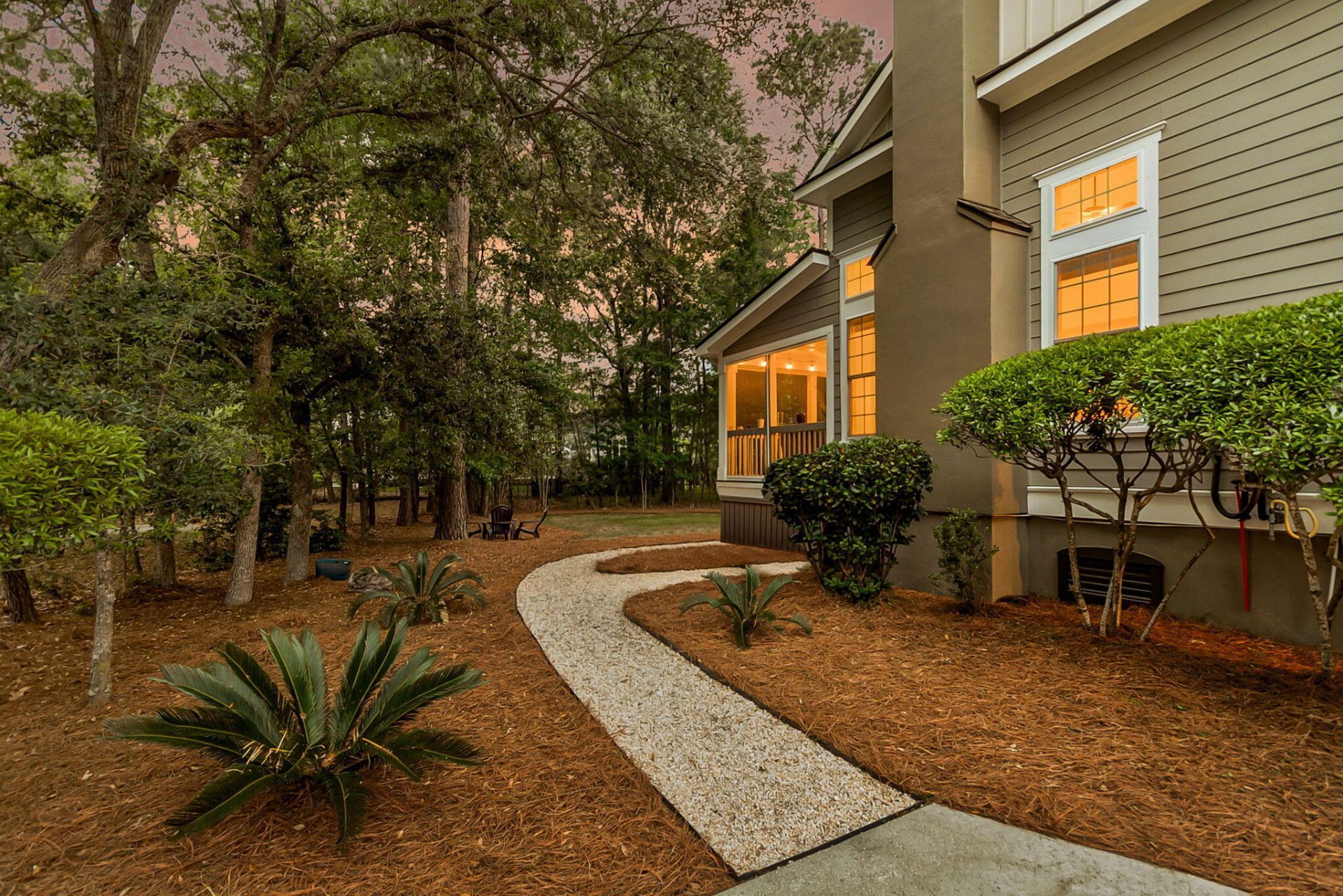 1563 Capel Street Photo 55