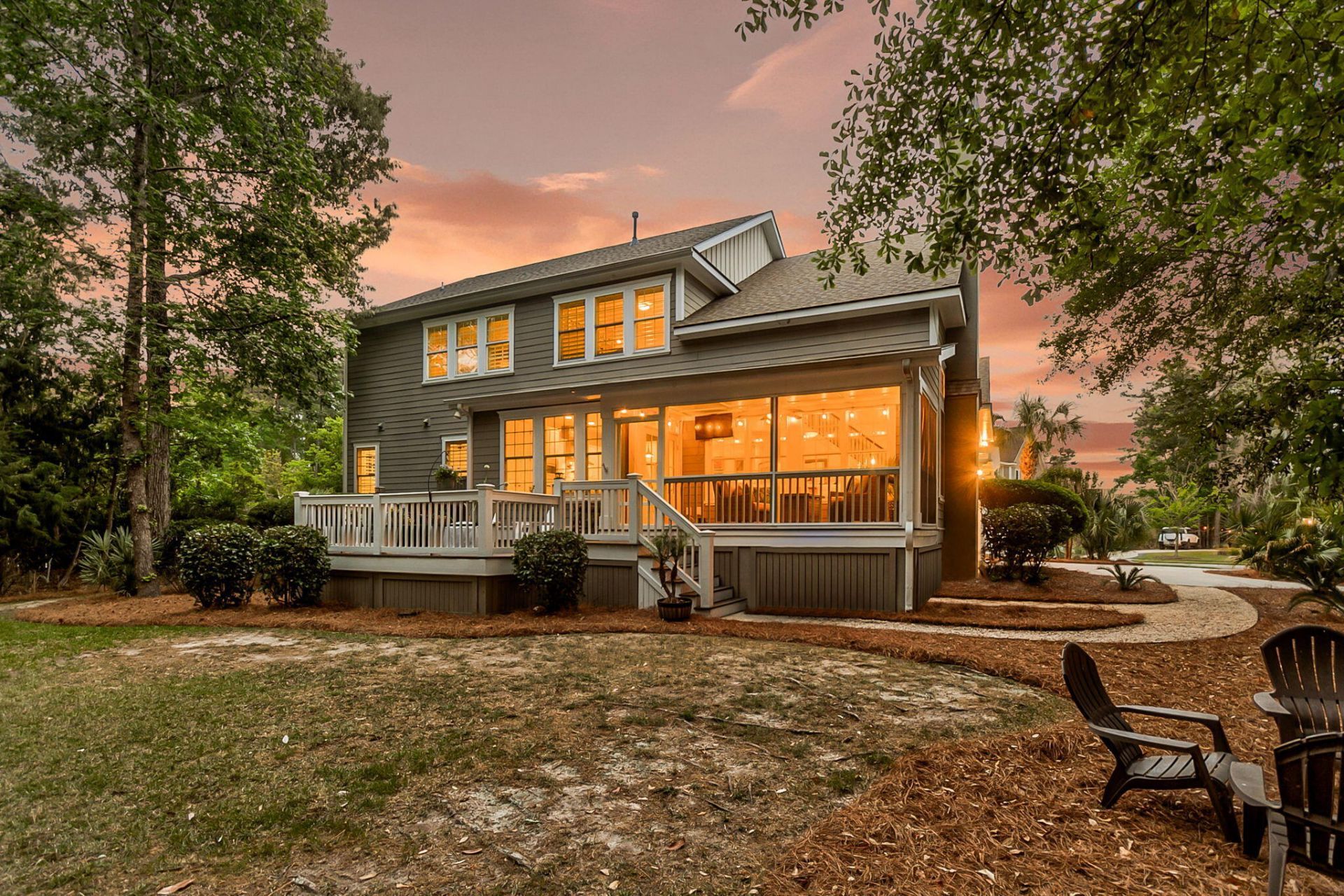 1563 Capel Street Photo 57