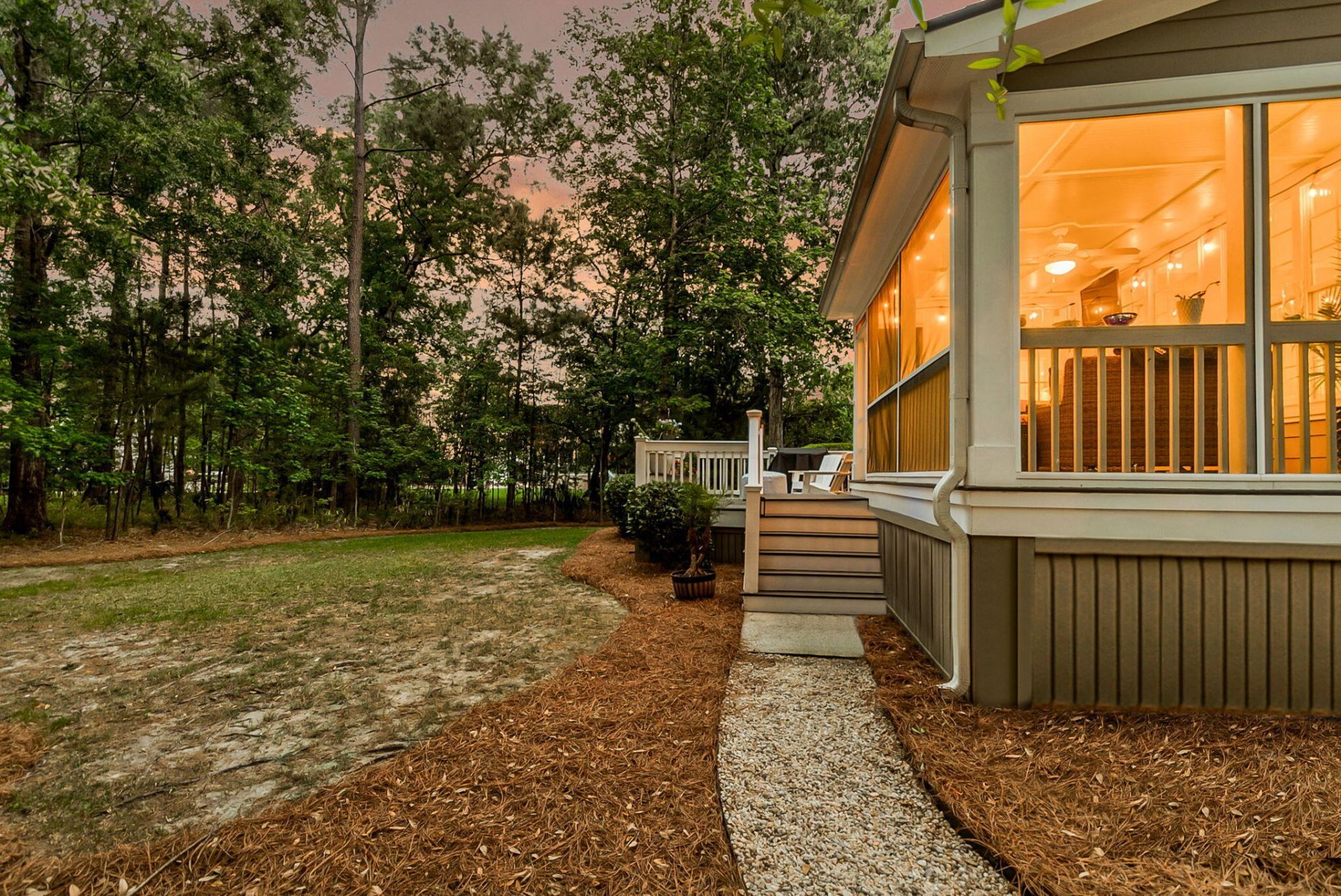 1563 Capel Street Photo 58