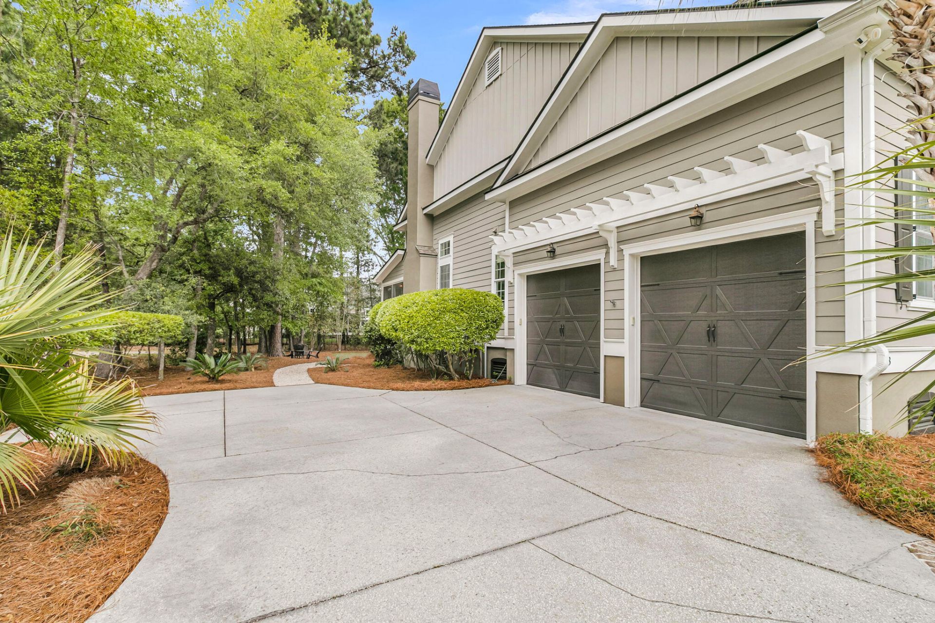 1563 Capel Street Photo 6