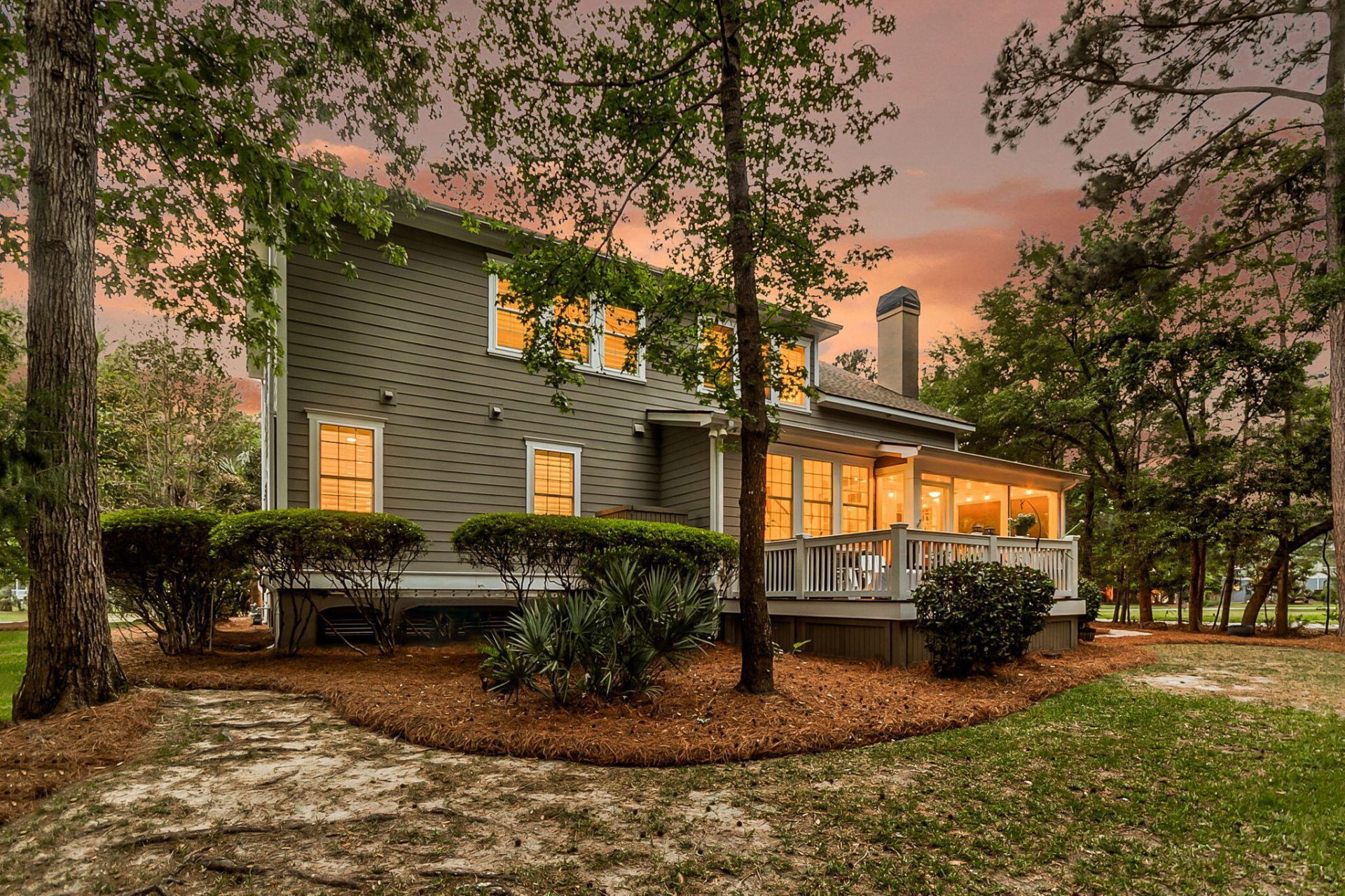 1563 Capel Street Photo 67