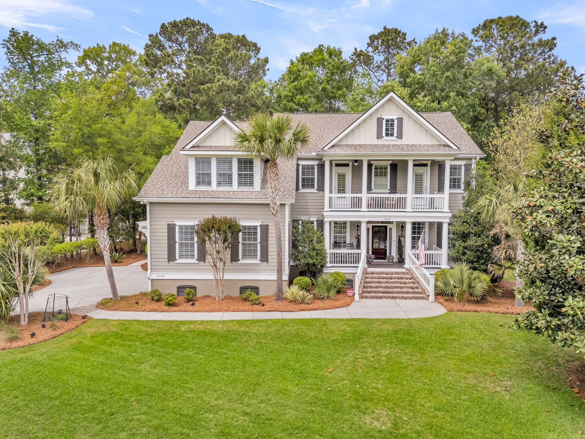 1563 Capel Street Photo 7