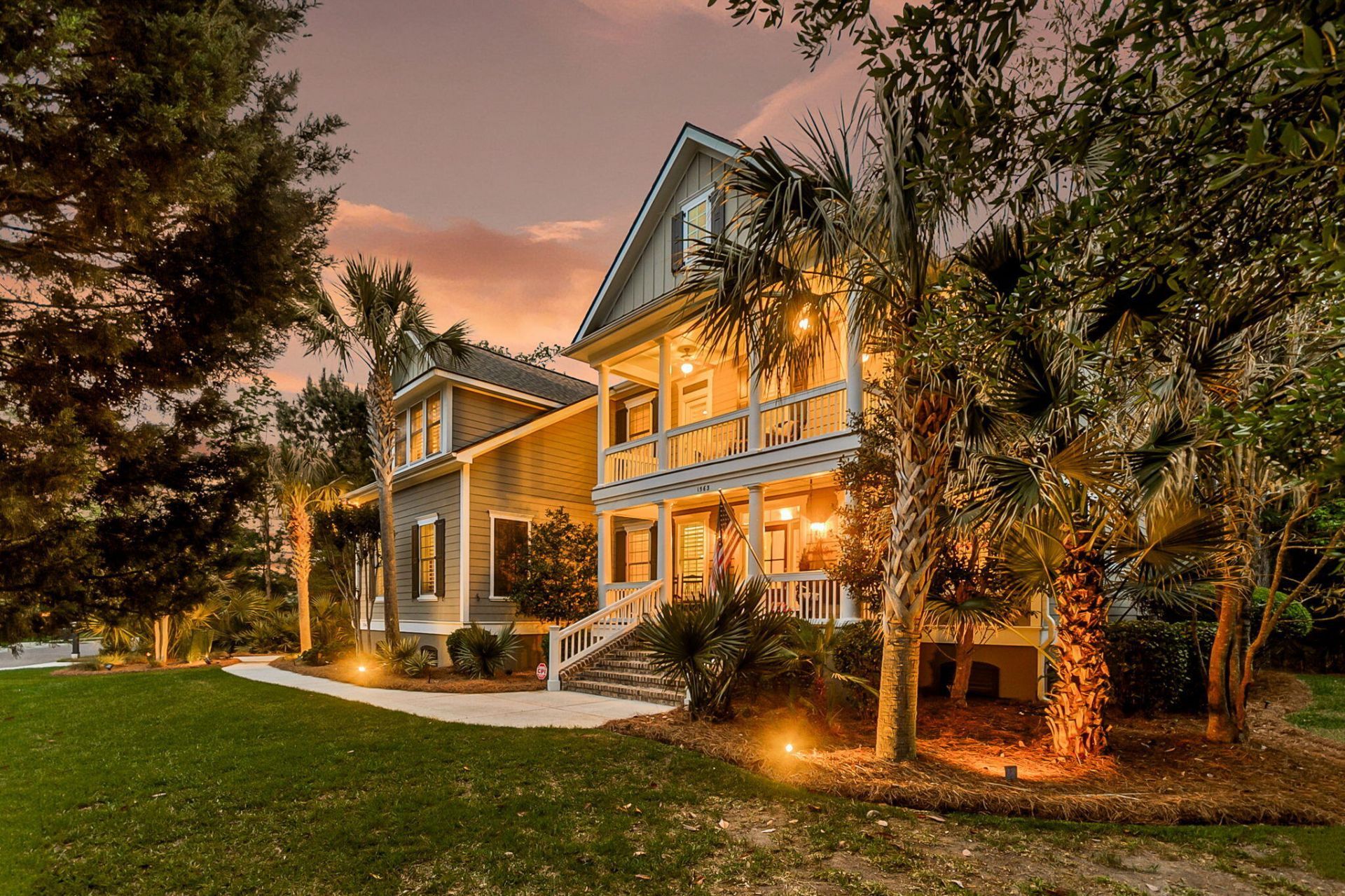 1563 Capel Street Photo 9