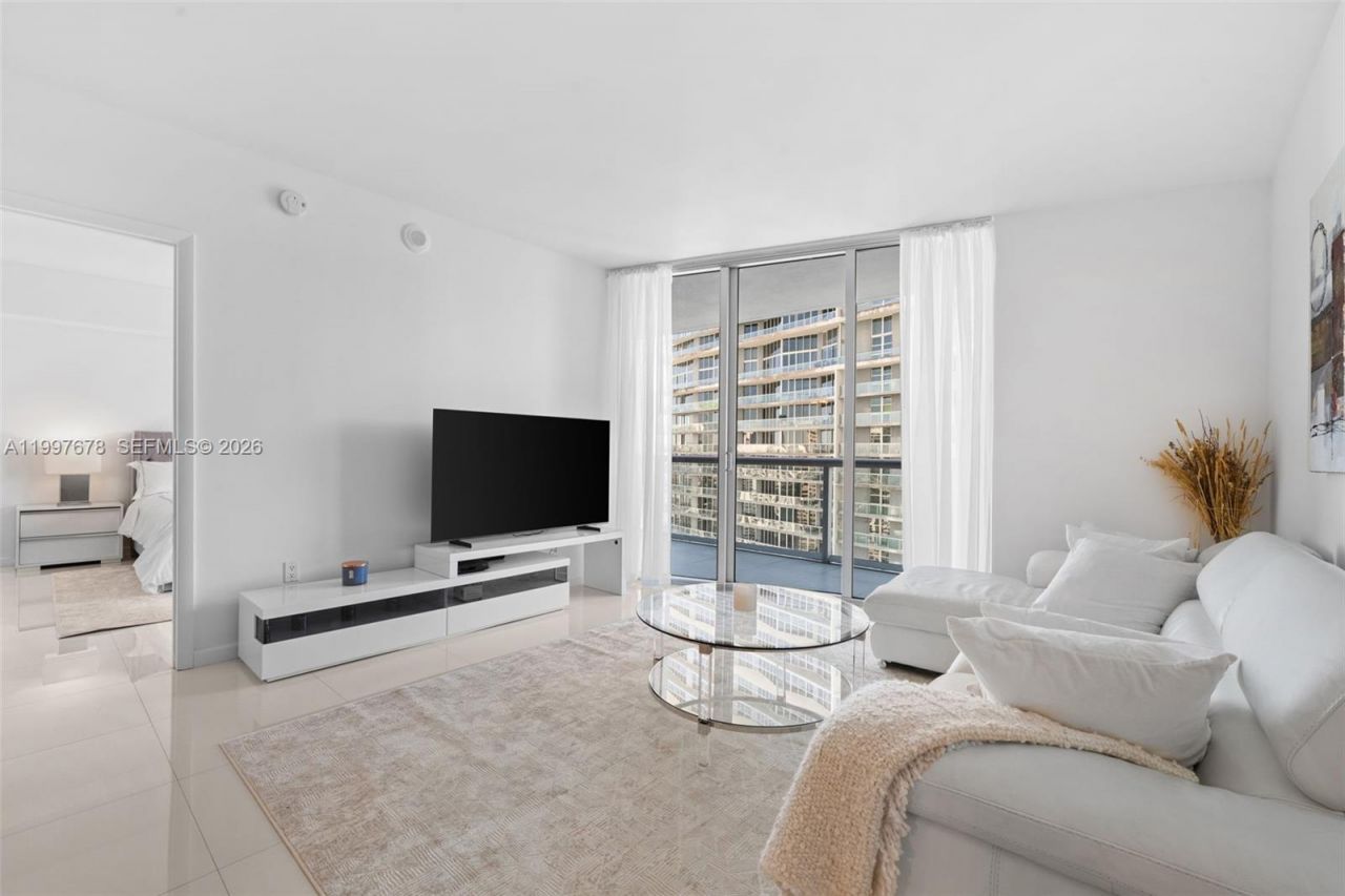475 Brickell Ave, Unit 3711, Miami, FL 33131 Photo