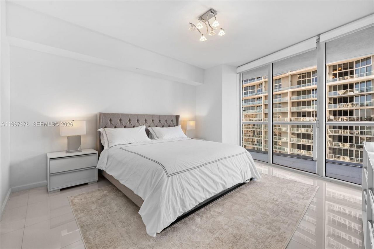 475 Brickell Ave, Unit 3711, Miami, FL 33131 Photo