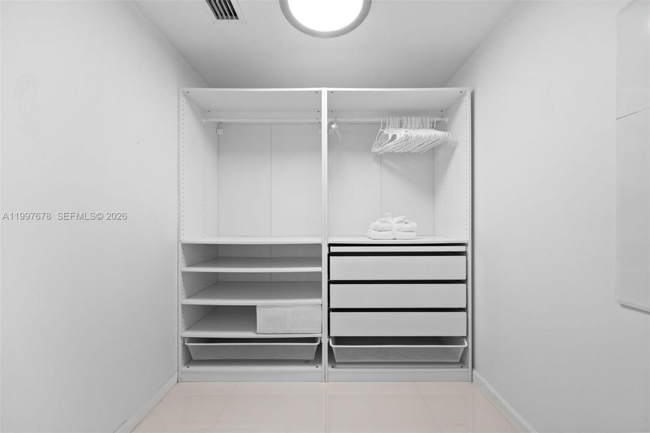 475 Brickell Ave, Unit 3711, Miami, FL 33131 Photo