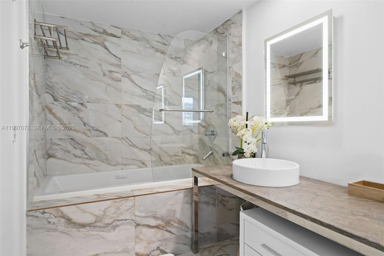 475 Brickell Ave, Unit 3711, Miami, FL 33131 Photo