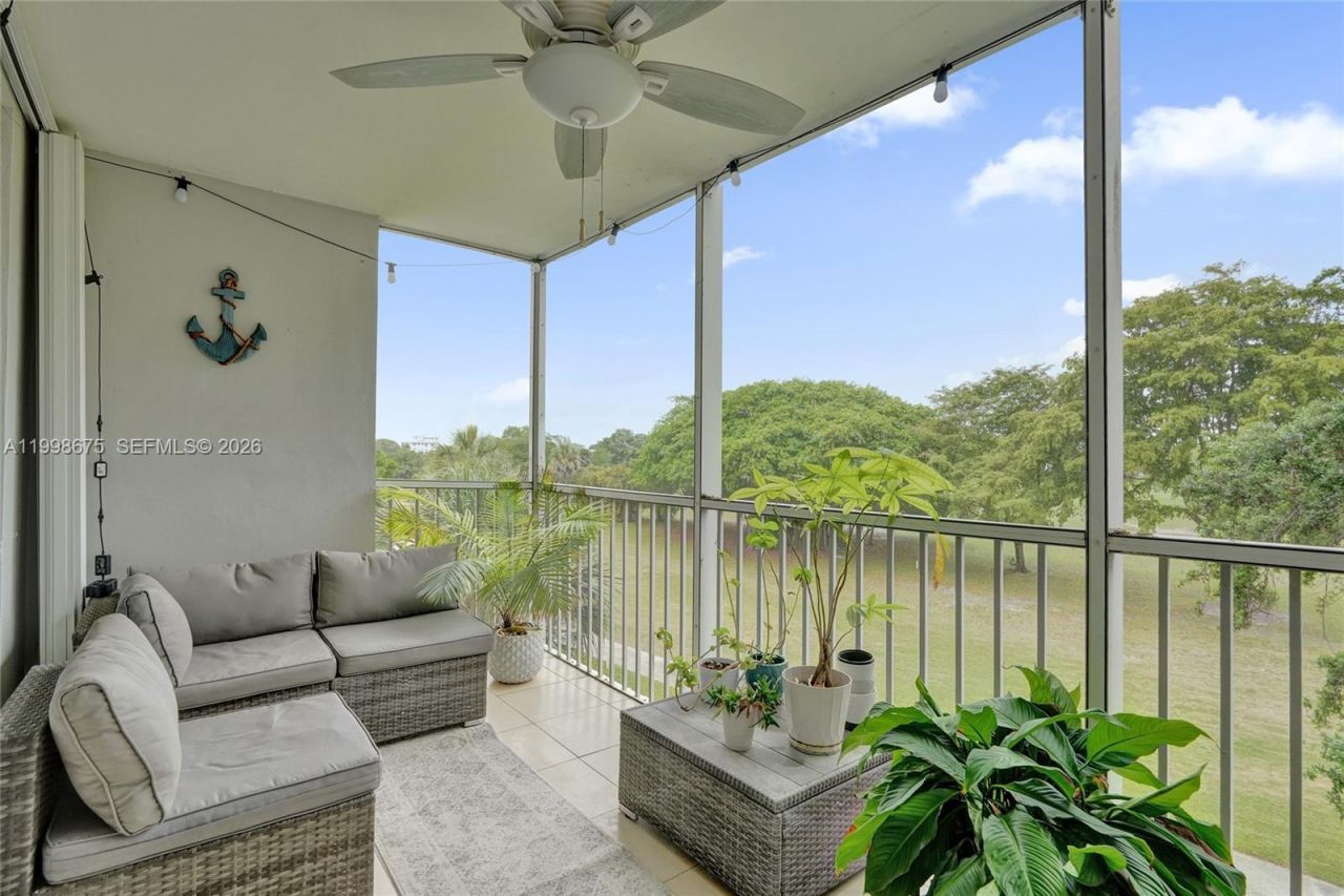 2651 S Course Dr, Unit 410, Pompano Beach, FL 33069 Photo