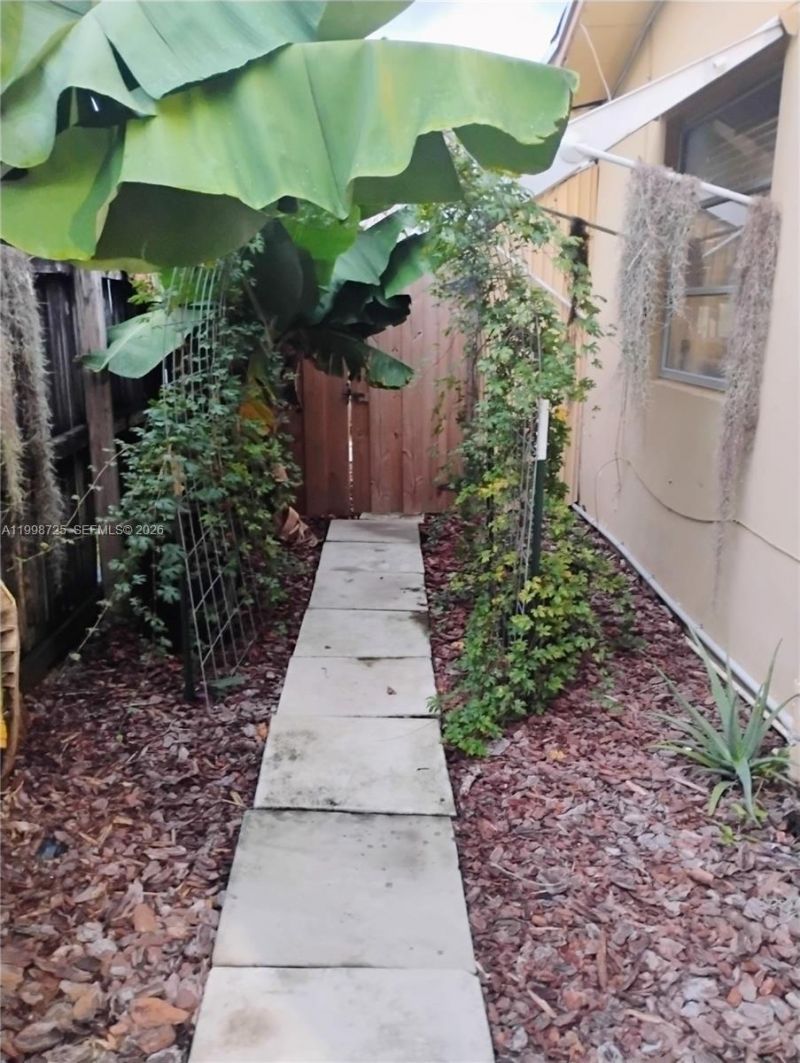 **** Thomas St, Unit 1, Hollywood, FL 33021 Photo