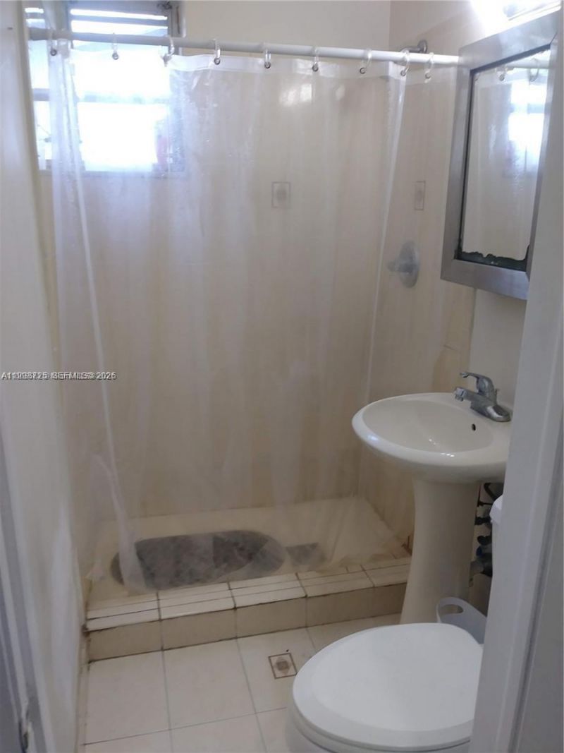 **** Thomas St, Unit 1, Hollywood, FL 33021 Photo