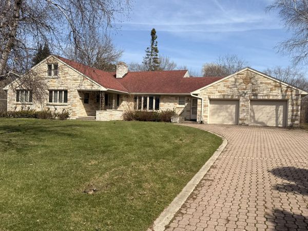 170 N Rolland Rd, Brookfield, WI 53005