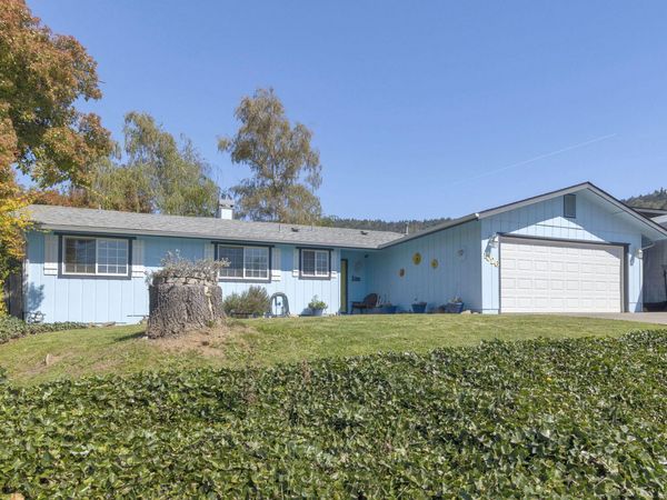 1026 NE Primrose Place, Grants Pass, OR 97526