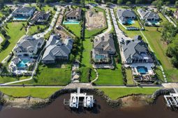 9169 Marina Pkwy. photo 4