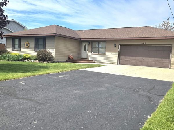 102 Dockside Drive, Houghton Lake, MI 48629