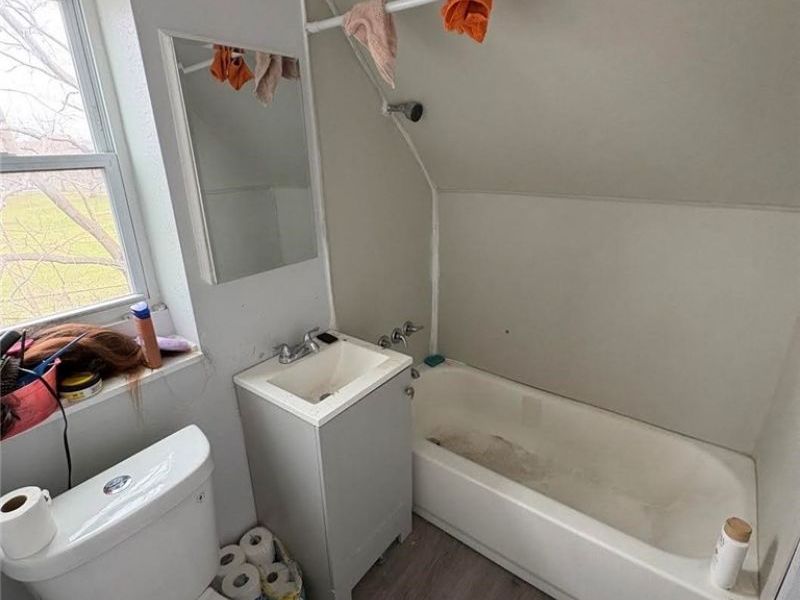 957 Parkway Road, Cleveland, OH 44108 Photo 11