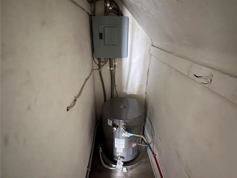 957 Parkway Road, Cleveland, OH 44108 Photo 8