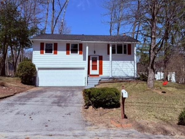 8 Orenda Spring Drive, Saratoga Springs, NY 12866