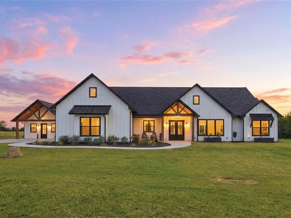 1726 County Road 1255, Savoy, TX 75479